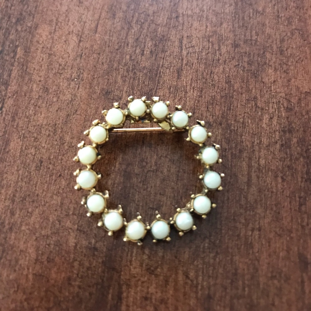 Dainty Brooch